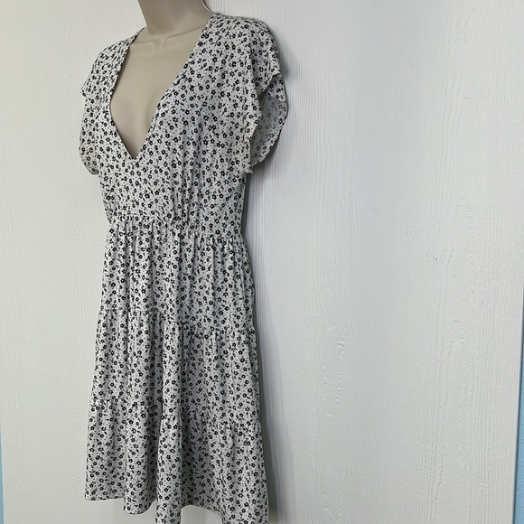 Urban Outfitters - Julia Black And White Floral Ruffle Mini Dress Size Medium - Picture 7 of 10